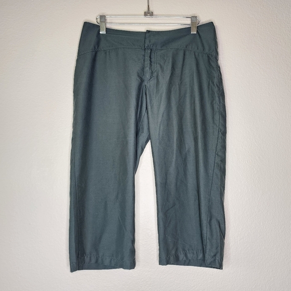 Patagonia Greenish Outdoor Capris Shorts 4 - Picture 1 of 6